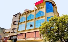 Oyo 81625 Hotel Radhika